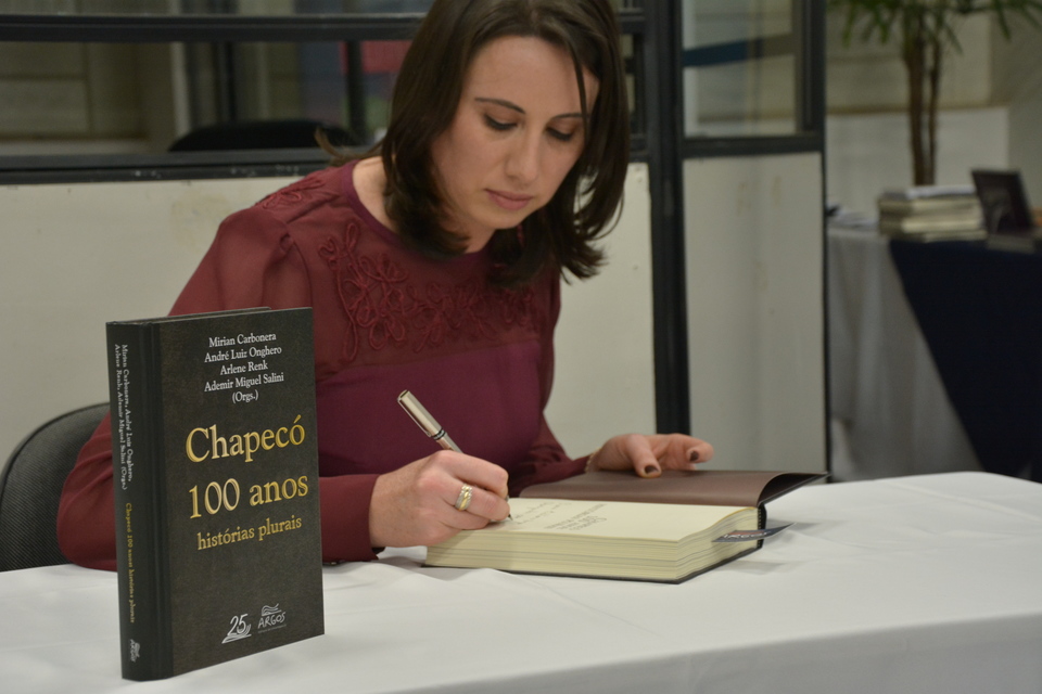 <p>Lançamento de exposição e livro relembram a história e comemoram o aniversário da cidade centenária</p>