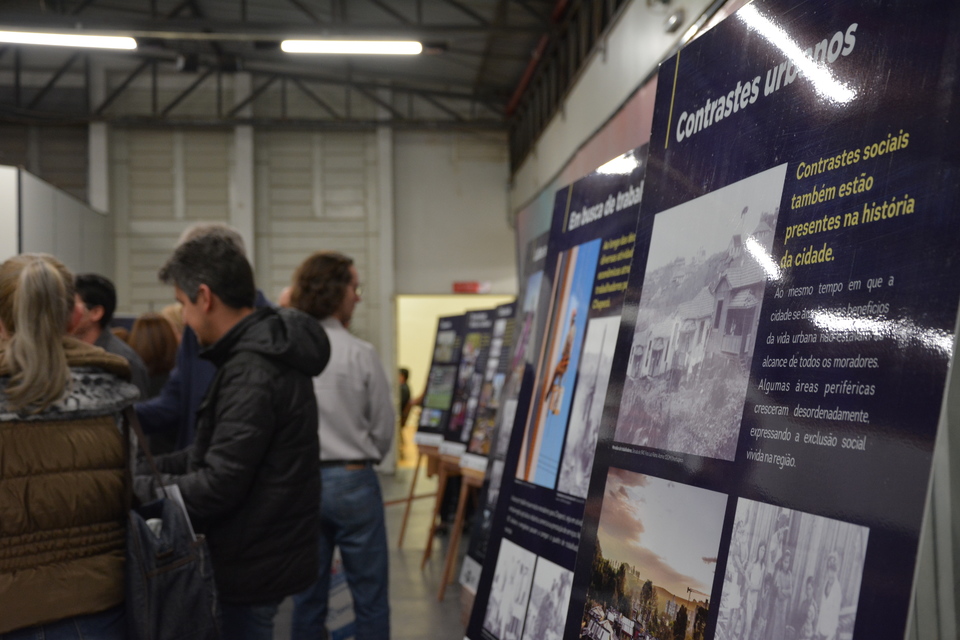 <p>Lançamento de exposição e livro relembram a história e comemoram o aniversário da cidade centenária</p>