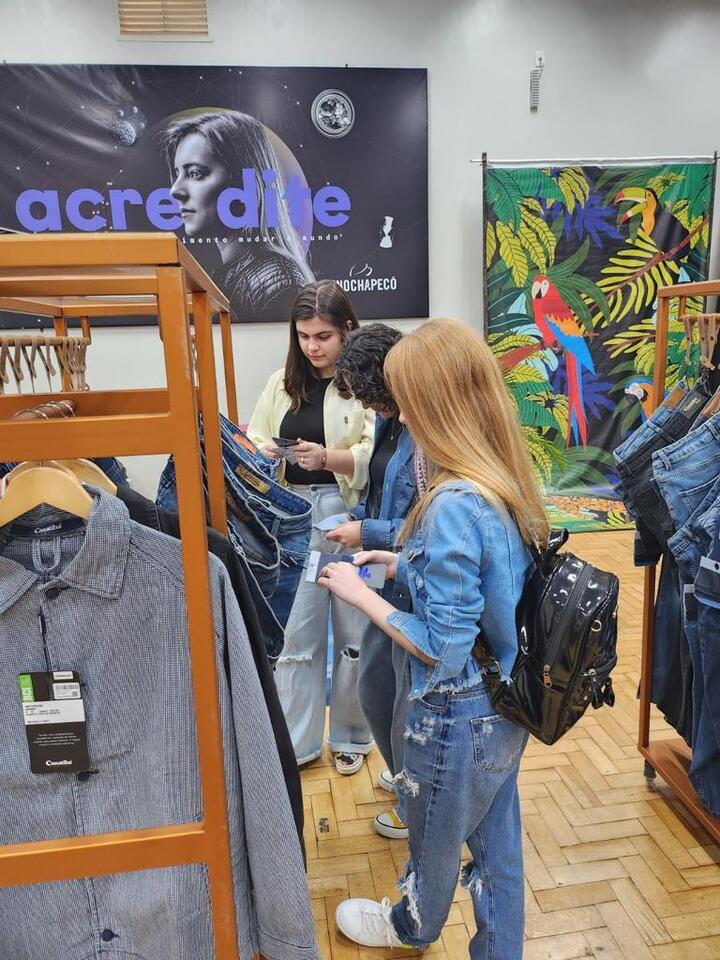 <p>Curso de Moda recebe o showroom itinerante da marca Canatiba Denim Industry.</p>