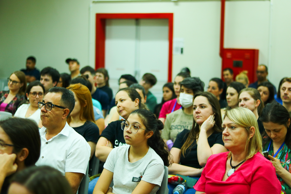 <p>A abertura da 23° SIPAT contou com a apresentação do grupo teatral 'Cia de La Curva' com o teatro 'Tet a Tet'.</p>