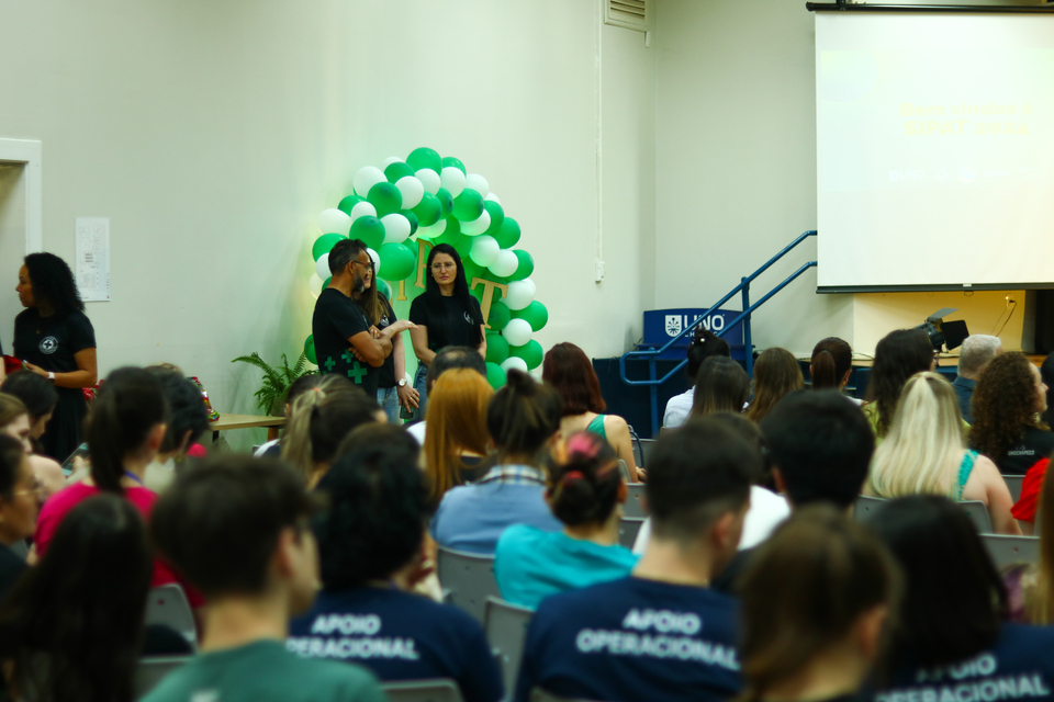 <p>A abertura da 23° SIPAT contou com a apresentação do grupo teatral 'Cia de La Curva' com o teatro 'Tet a Tet'.</p>