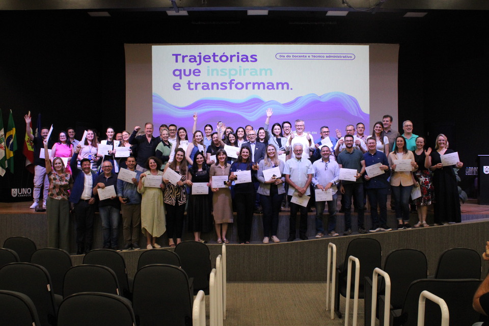 <p>67 técnicos e docentes foram homenageados no evento.</p>