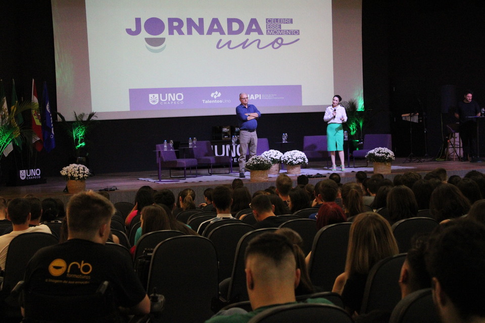 <p>Em torno de 600 estudantes finalizarão a Universidade este semestre.</p>