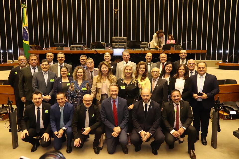 <p>Presidente da Fundeste participou de homenagem aos 50 anos da ACAFE na Câmara dos Deputados</p>