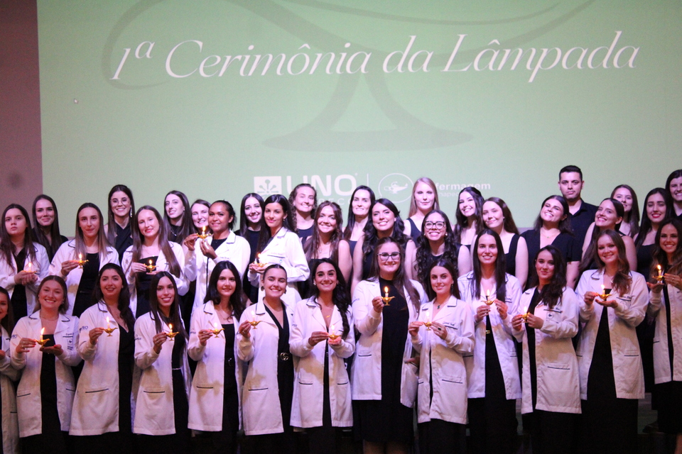 <p>Participaram da Cerimônia estudantes do 8° e 10° períodos de Enfermagem.</p>