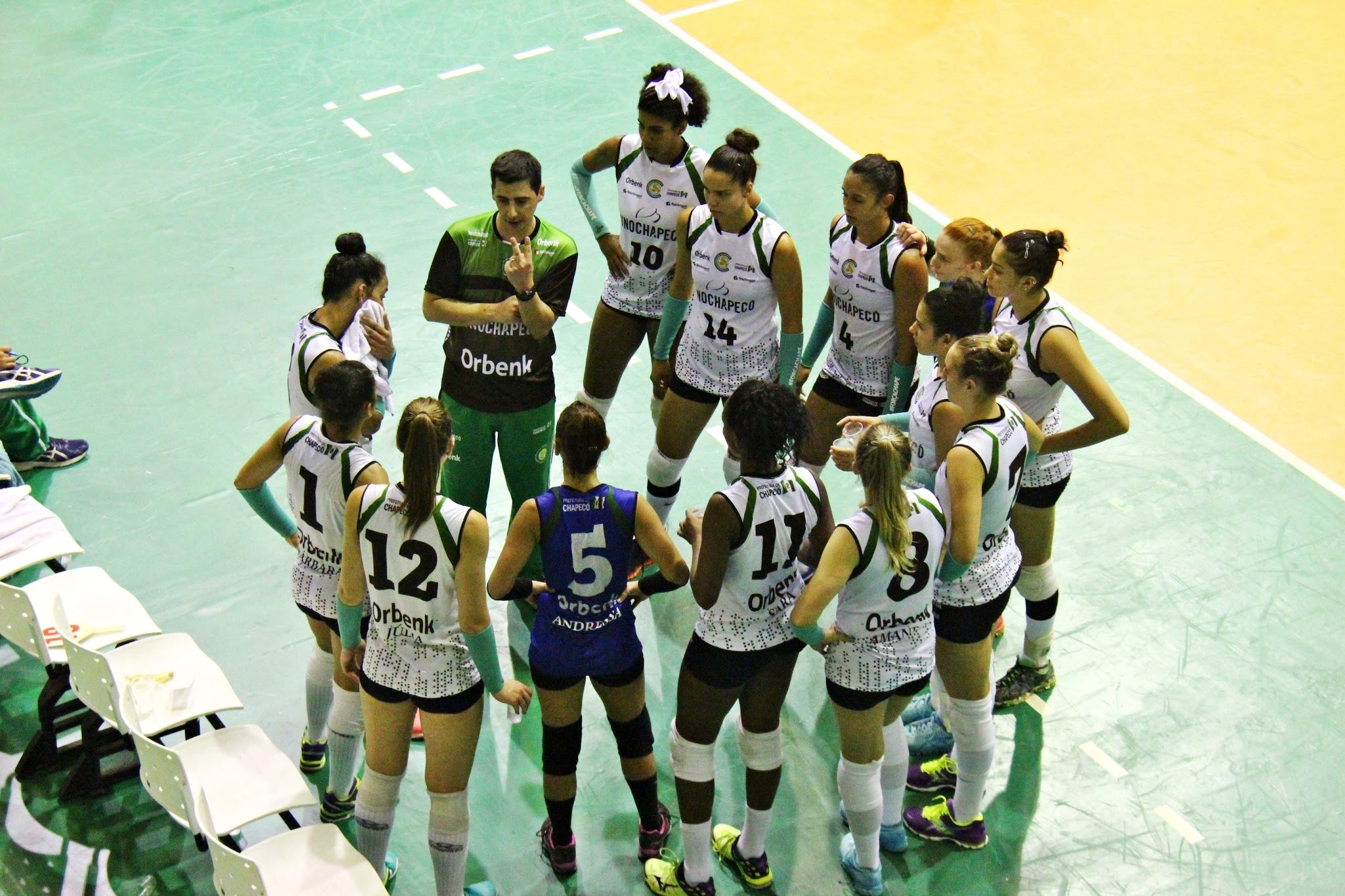 Vôlei feminino de Chapecó entra em quadra para os playoffs