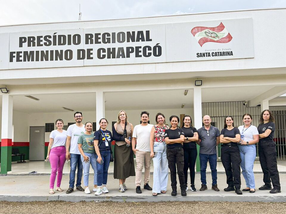 Professores da Unochapecó visitam o Presídio Feminino de Chapecó